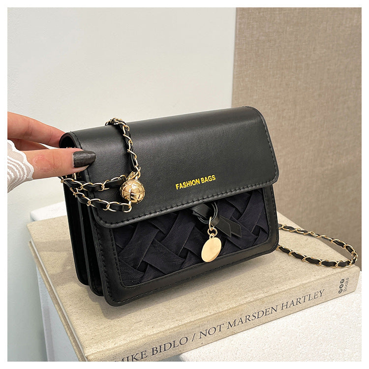 Sac à bandoulière carré au design tendance 