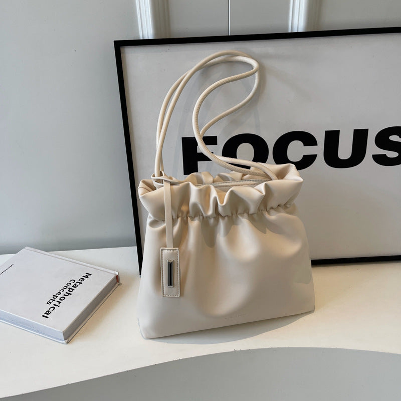 Sac seau simple à bandoulière plissé de couleur unie 