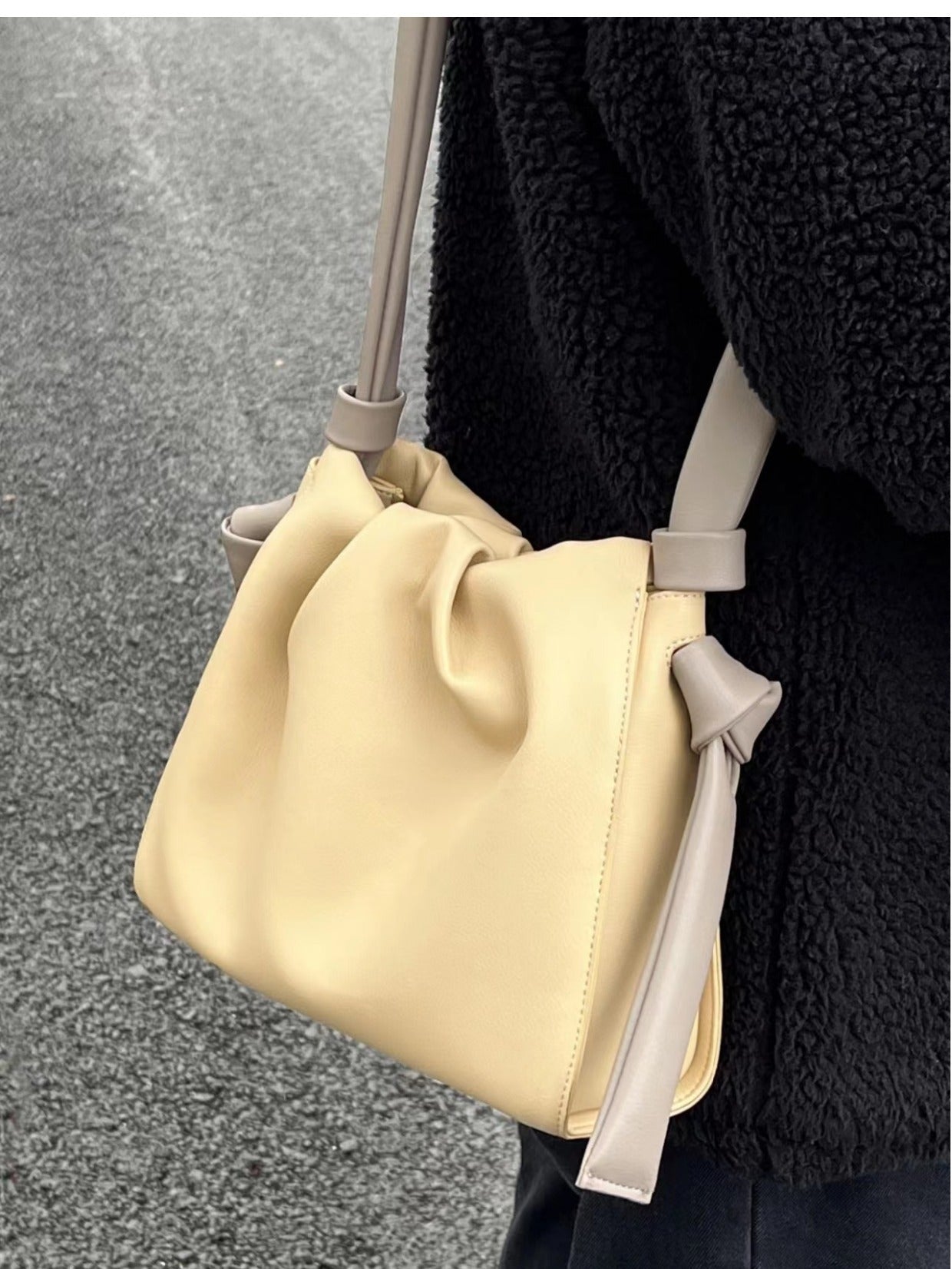 Women Fashion Pleated Color Contrast Cloud Handbag