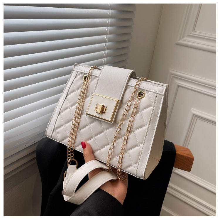 Women Fashionable Square Chain Crossbody Bag With Rhomboid Flap Lock