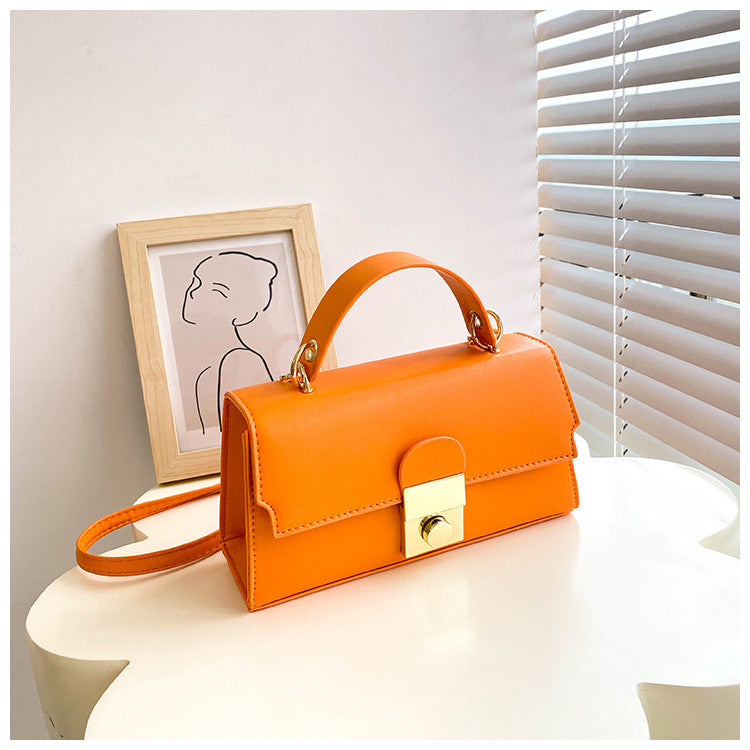 Sac à bandoulière à rabat en PU de couleur unie pour femme