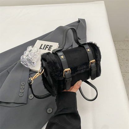 Sac à bandoulière tendance en peluche avec coutures 