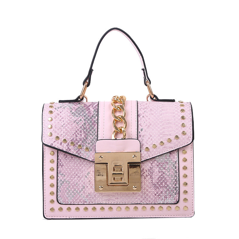 Sac à bandoulière carré à rabat et fermeture à clous pour femme 