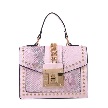 Sac à bandoulière carré à rabat et fermeture à clous pour femme 