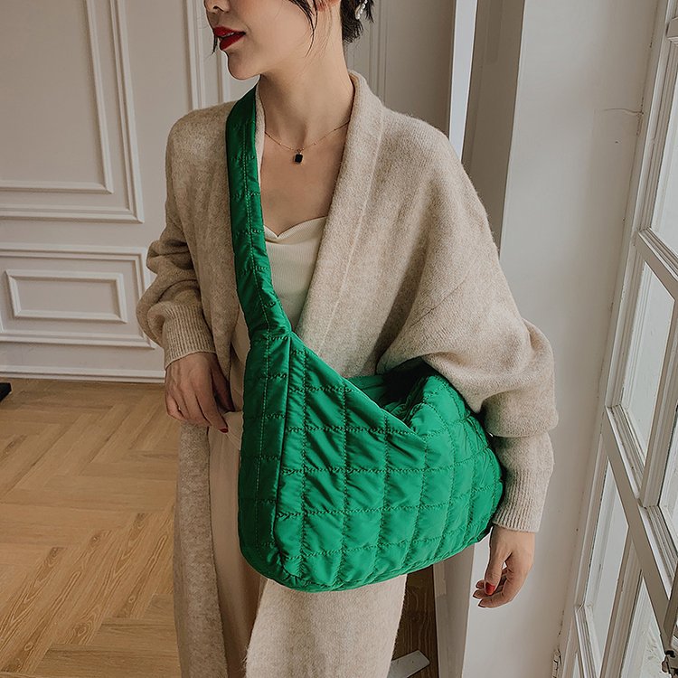 Sac à bandoulière simple et uni de grande capacité 