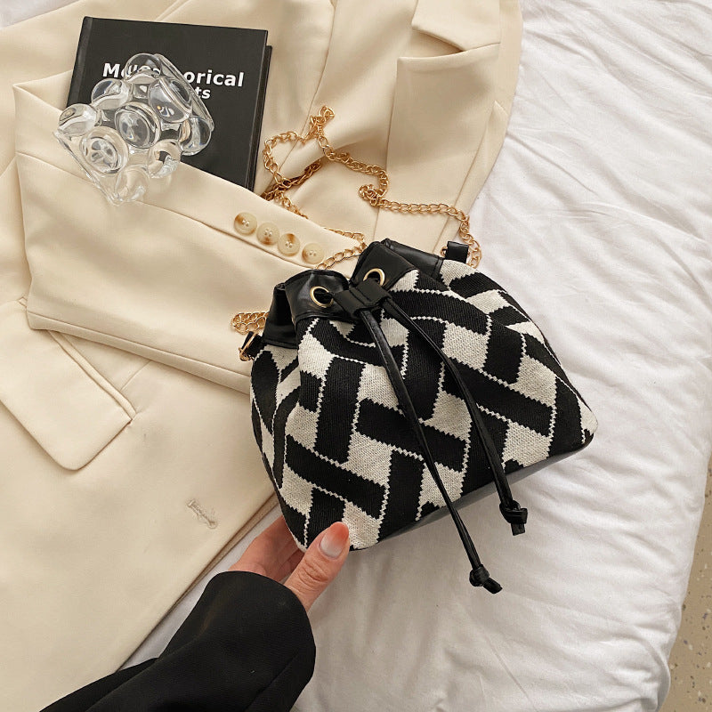 Sac à bandoulière tendance pour femme, couleur unie, avec cordon de serrage et chaîne 