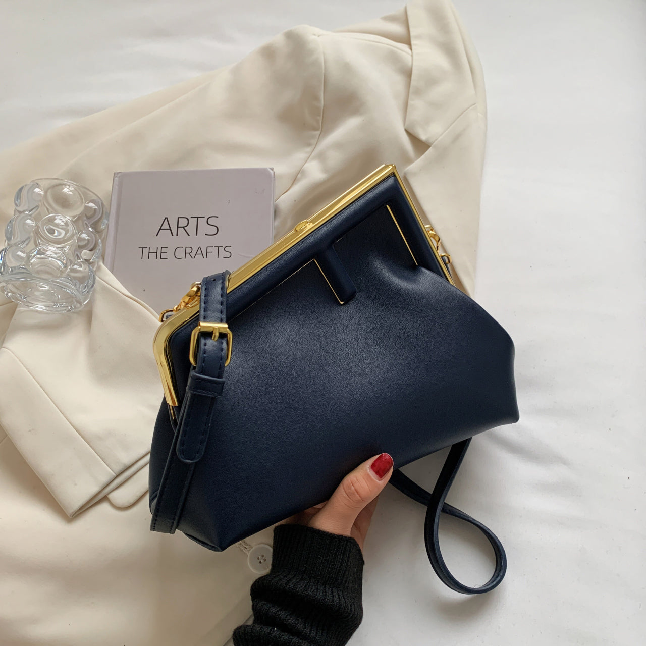 Sac à bandoulière en PU de couleur unie avec boucle géométrique pour femme 