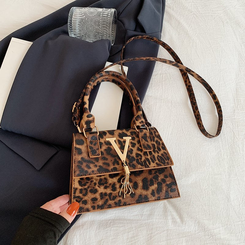 Women Fashion Casual Retro Leopard "V" Buckle Square Shoulder Bag