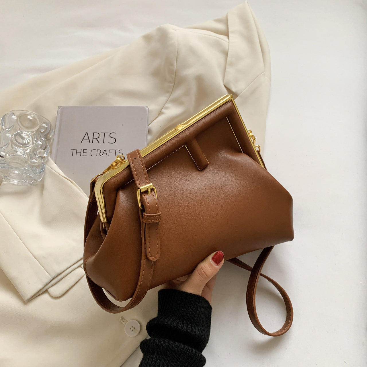 Sac à bandoulière en PU de couleur unie avec boucle géométrique pour femme 