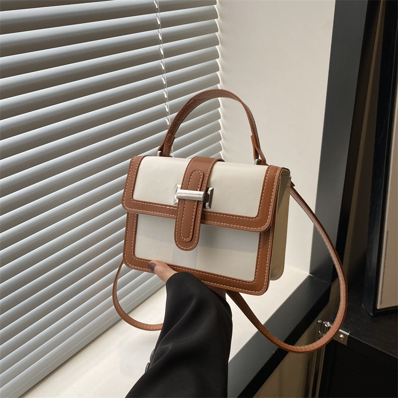 Sac à bandoulière carré simple et tendance aux couleurs assorties 