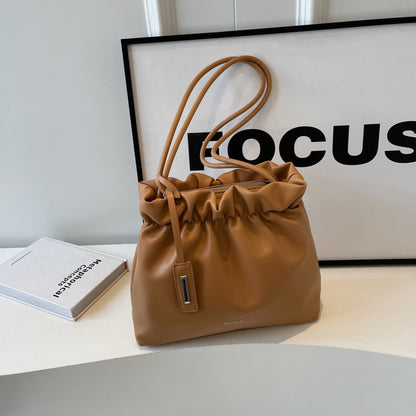 Sac seau simple à bandoulière plissé de couleur unie 