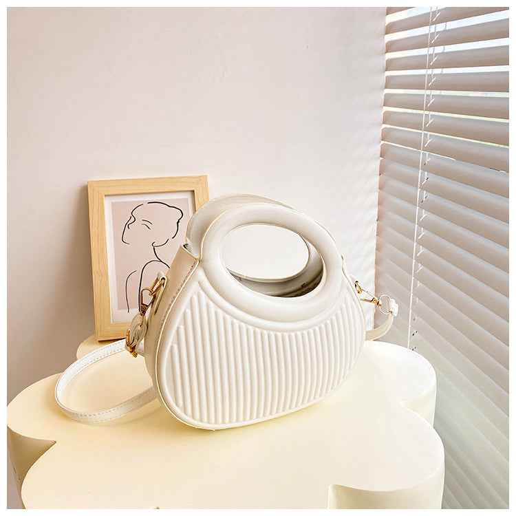 Sac à bandoulière en PU à rayures tridimensionnelles irrégulières de couleur unie pour femmes, tendance été 