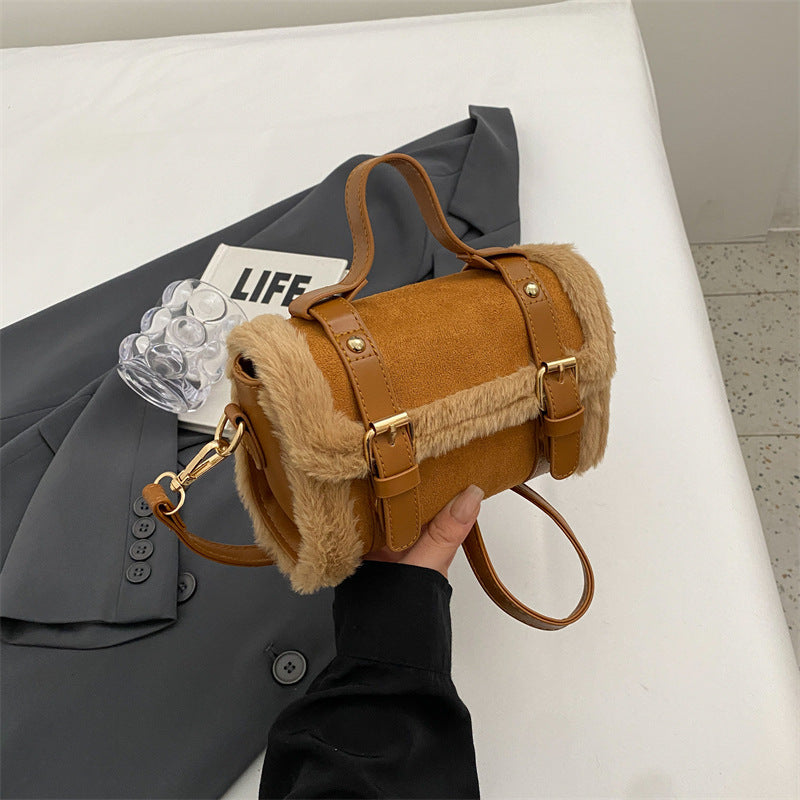 Sac à bandoulière tendance en peluche avec coutures 