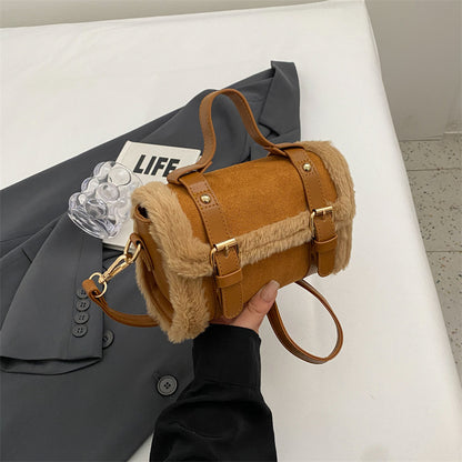 Sac à bandoulière tendance en peluche avec coutures 