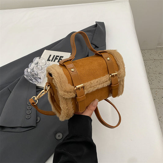 Sac à bandoulière tendance en peluche avec coutures 