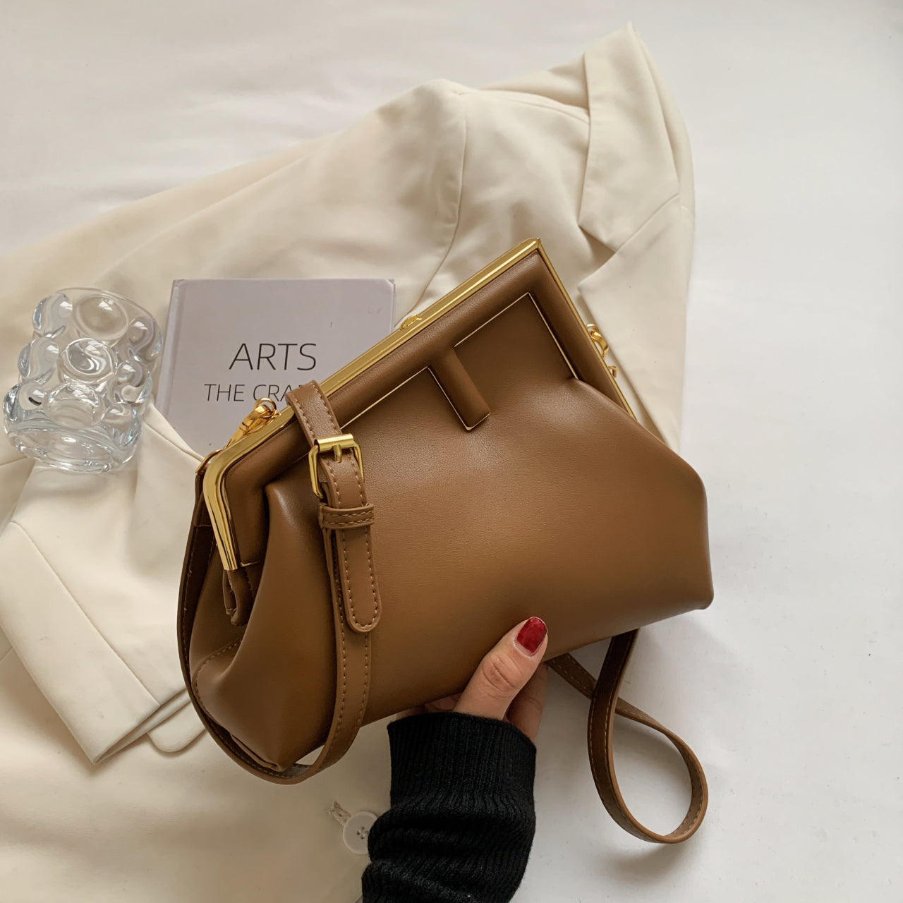 Sac à bandoulière en PU de couleur unie avec boucle géométrique pour femme 