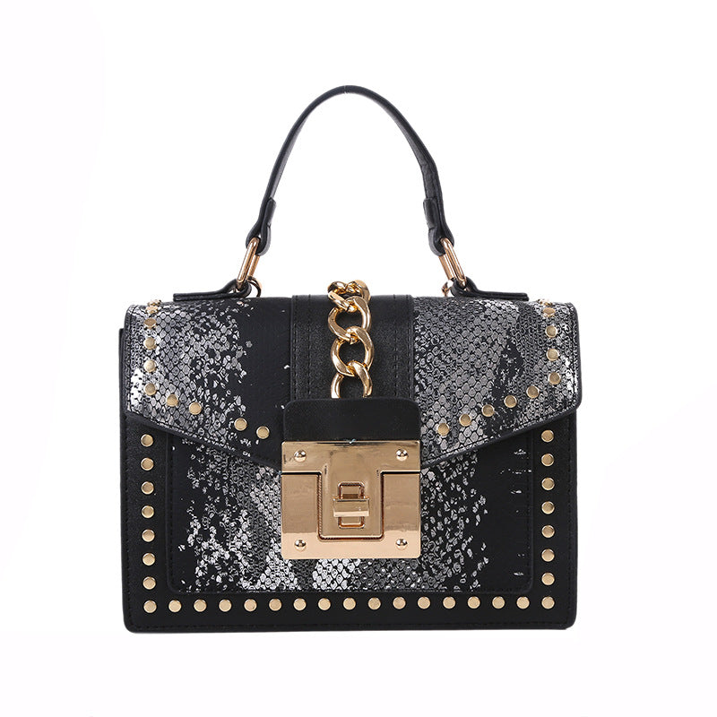 Sac à bandoulière carré à rabat et fermeture à clous pour femme 