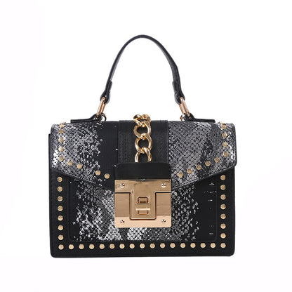 Sac à bandoulière carré à rabat et fermeture à clous pour femme 