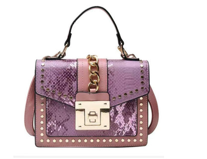 Sac à bandoulière carré à rabat et fermeture à clous pour femme 