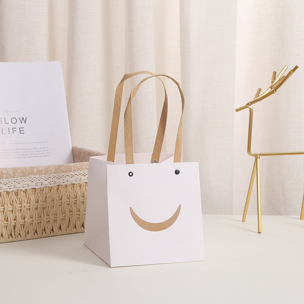 Sac d'emballage cadeau carré en papier kraft transparent, simple et tendance 