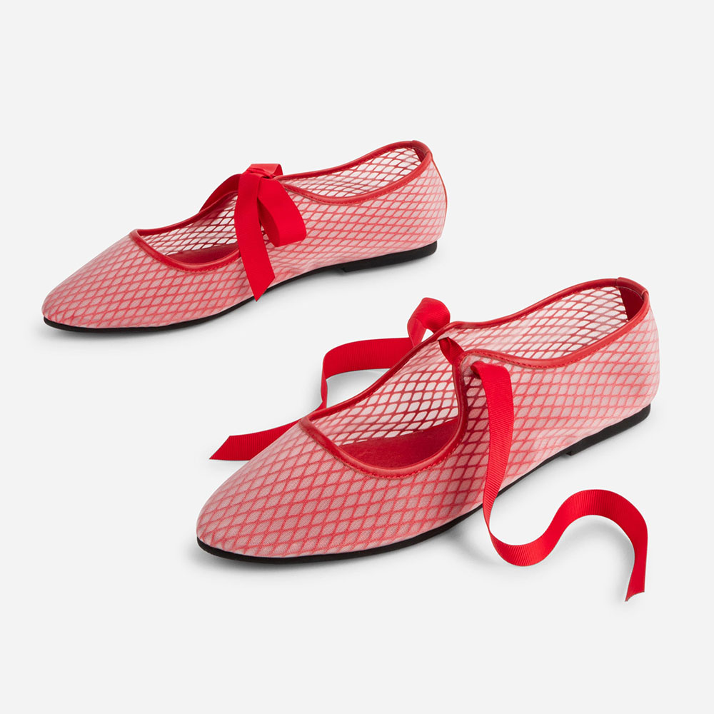 Comfortable Mesh Closed-Toe Ballet Style Lace-Up Flats in Red