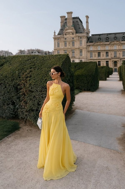 Elegant Yellow Chiffon Halter Sleeveless Applique Prom Dress with Pleated cg26101
