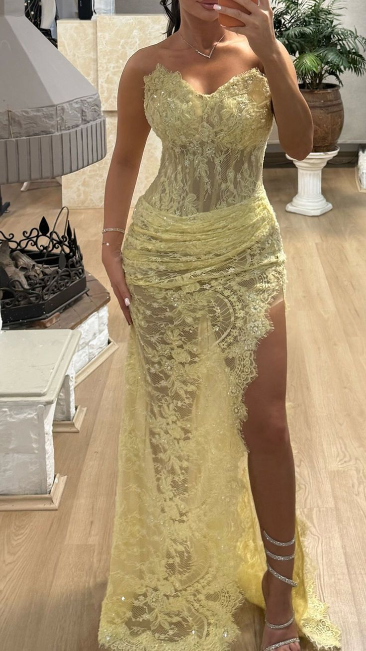 Sweetheart Strapless Lace Appliques Pleated Sheath Prom Dress cg26099