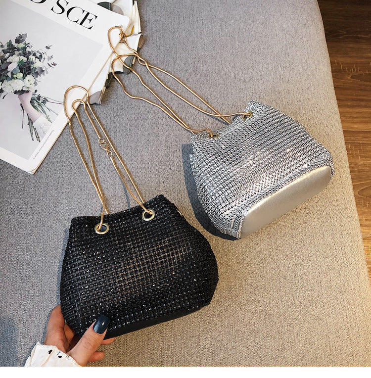 Sac seau de fête tendance avec chaîne en strass 