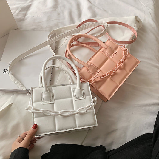 Sac à bandoulière en PU pour femme, motif écossais décoratif en relief, couleur unie, chaîne décorative 