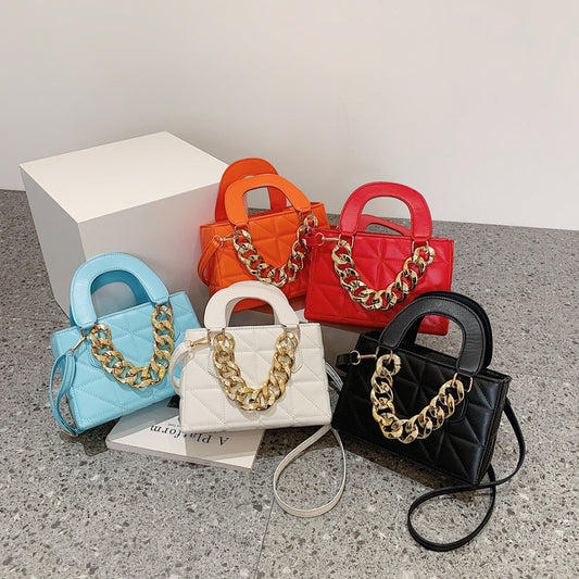 Sac à main carré tendance avec chaîne de couleur unie 
