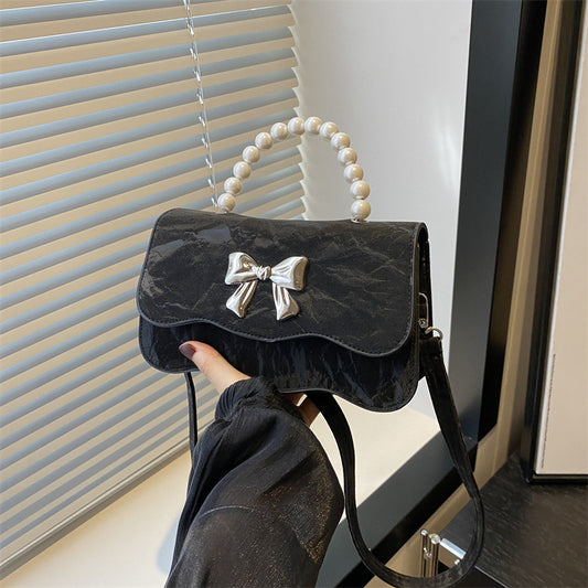 Sac à bandoulière carré à rabat et bords ondulés pour femme 