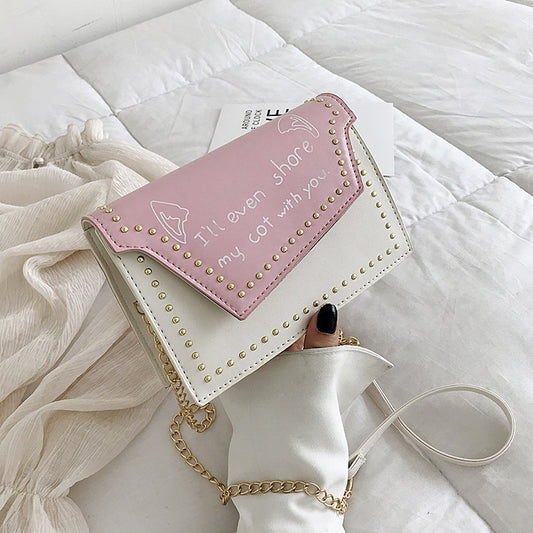 Sac à bandoulière carré à rivets et imprimé lettre tendance 