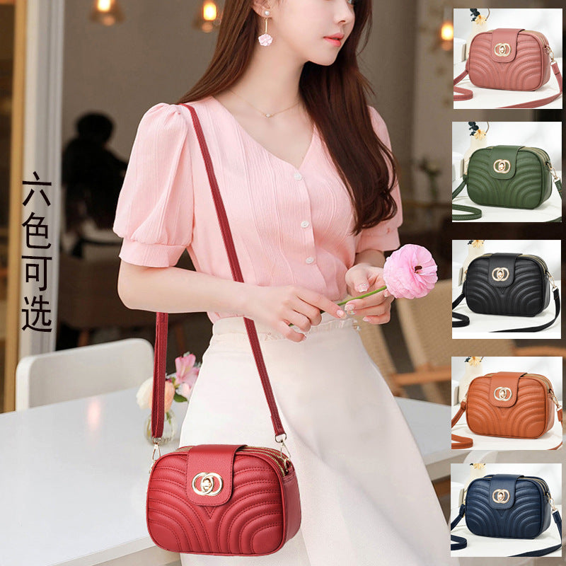 Sac à bandoulière en PU à trois couches avec fermeture éclair et broderie à rayures de couleur unie pour femme 