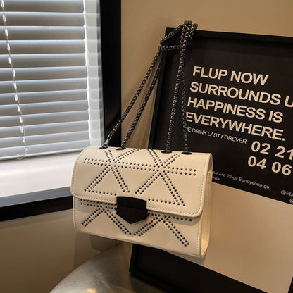 Sac à bandoulière carré vintage à chaîne et rivets simples 