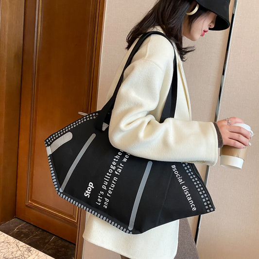 Sac à bandoulière en toile de grande capacité pour femme, motif de lettres, créatif et amusant, en forme de masque 