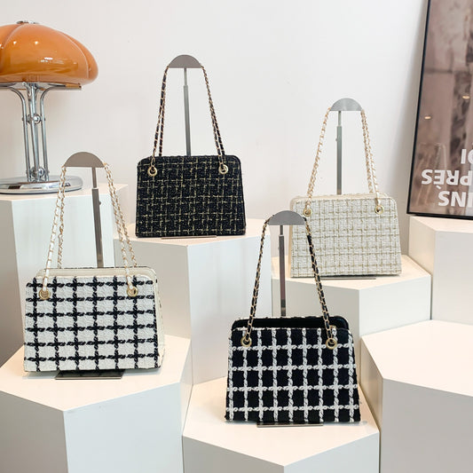 Sac fourre-tout à bandoulière tissé contrasté de grande capacité et tendance 