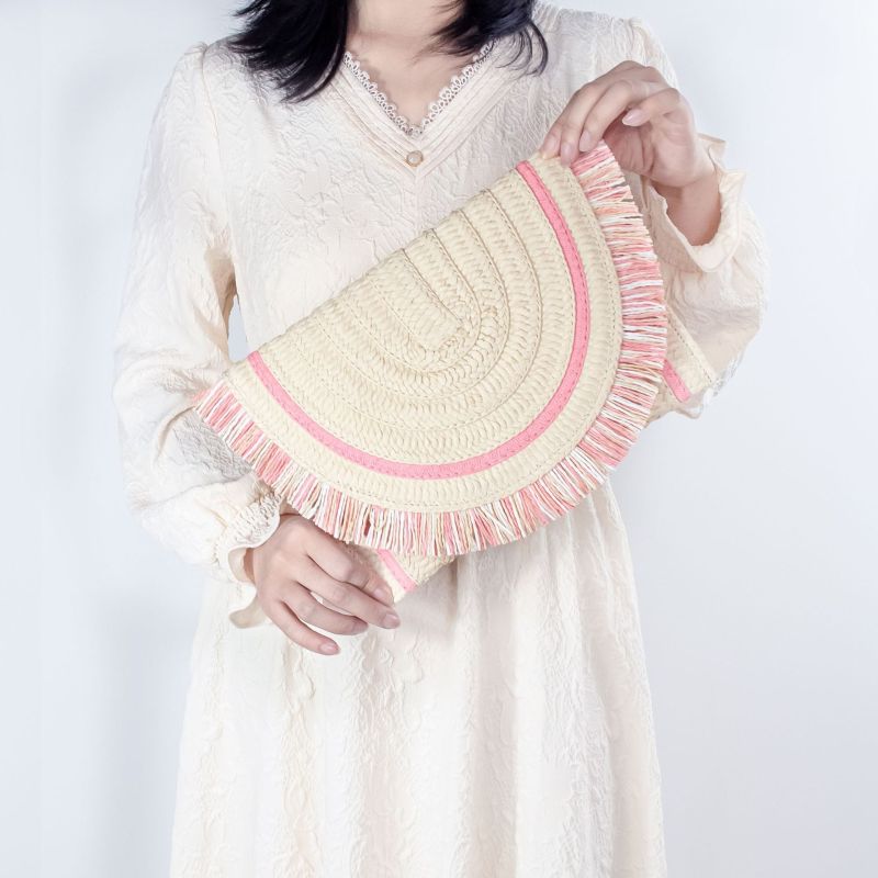 Sac à pompons ethnique tissé tendance pour femme 