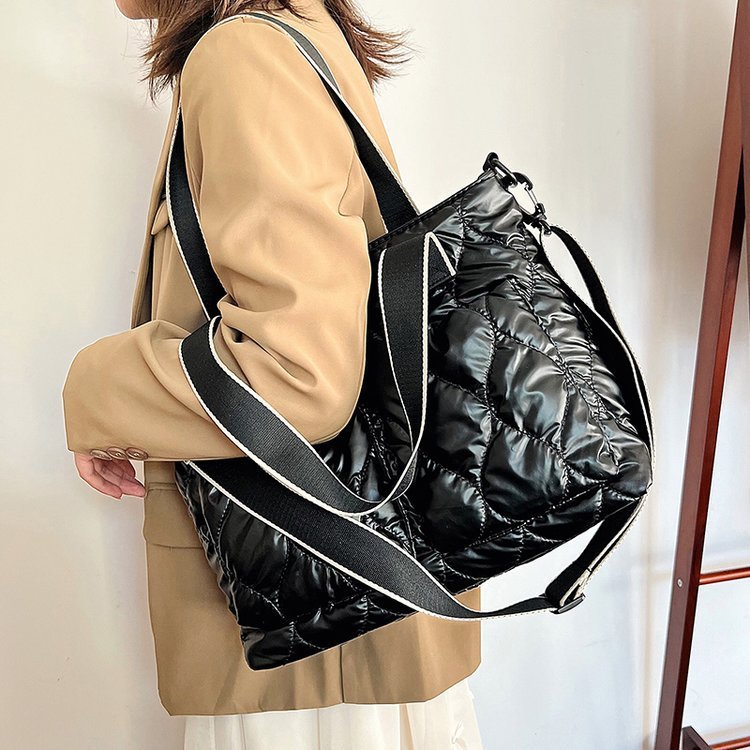 Women Fashionable Large Capacity Rhomboid Quilted PU Tote Bag