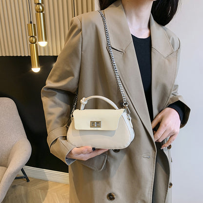 Sac à bandoulière simple et tendance pour femme, couleur unie, avec chaîne 