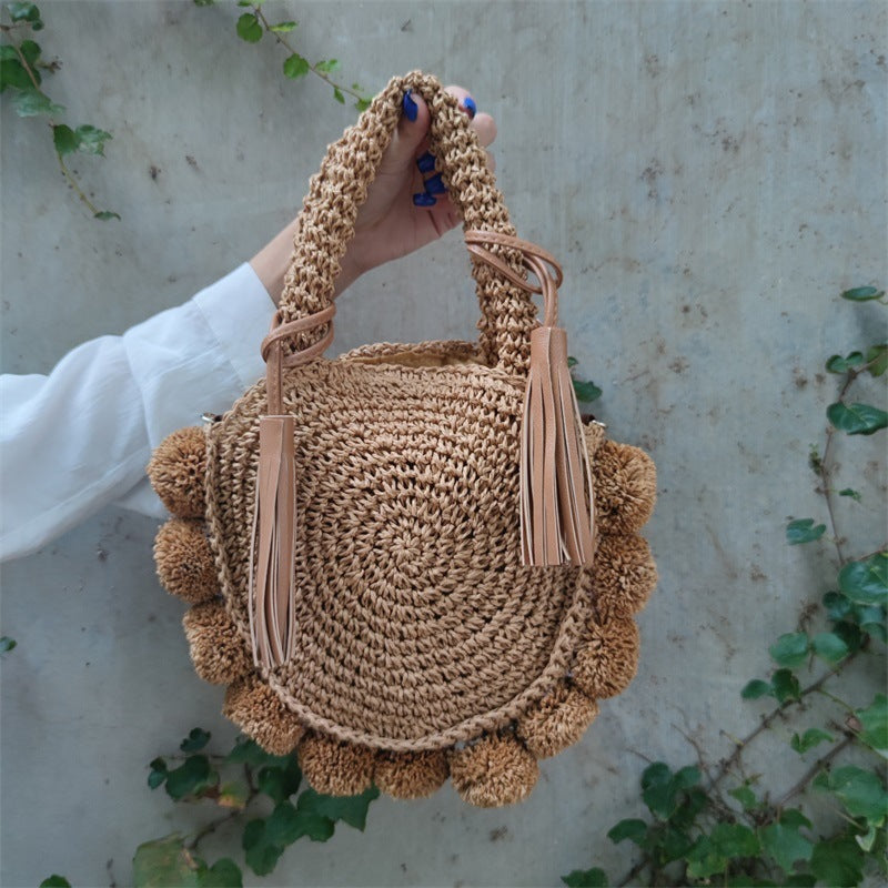 Sac à main en paille tissée avec pendentif pompon simple et tendance 