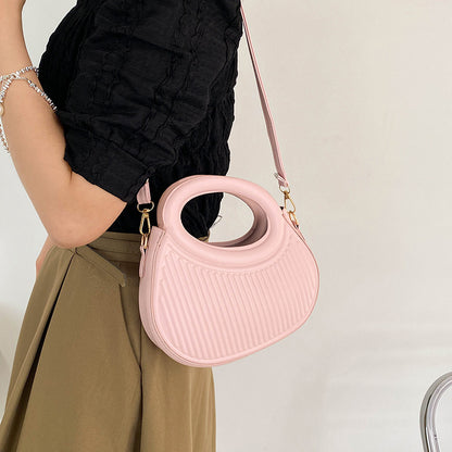 Sac à bandoulière en PU à rayures tridimensionnelles irrégulières de couleur unie pour femmes, tendance été 