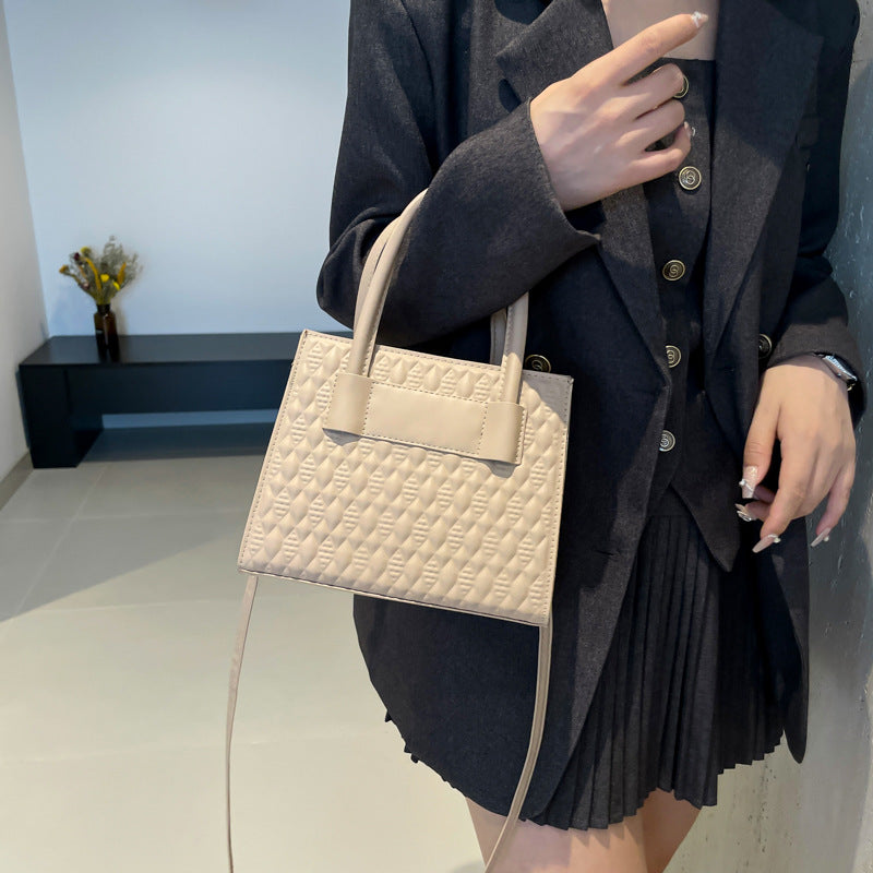 Fashionable Simple Solid Color Embossed Large Capacity Handbag