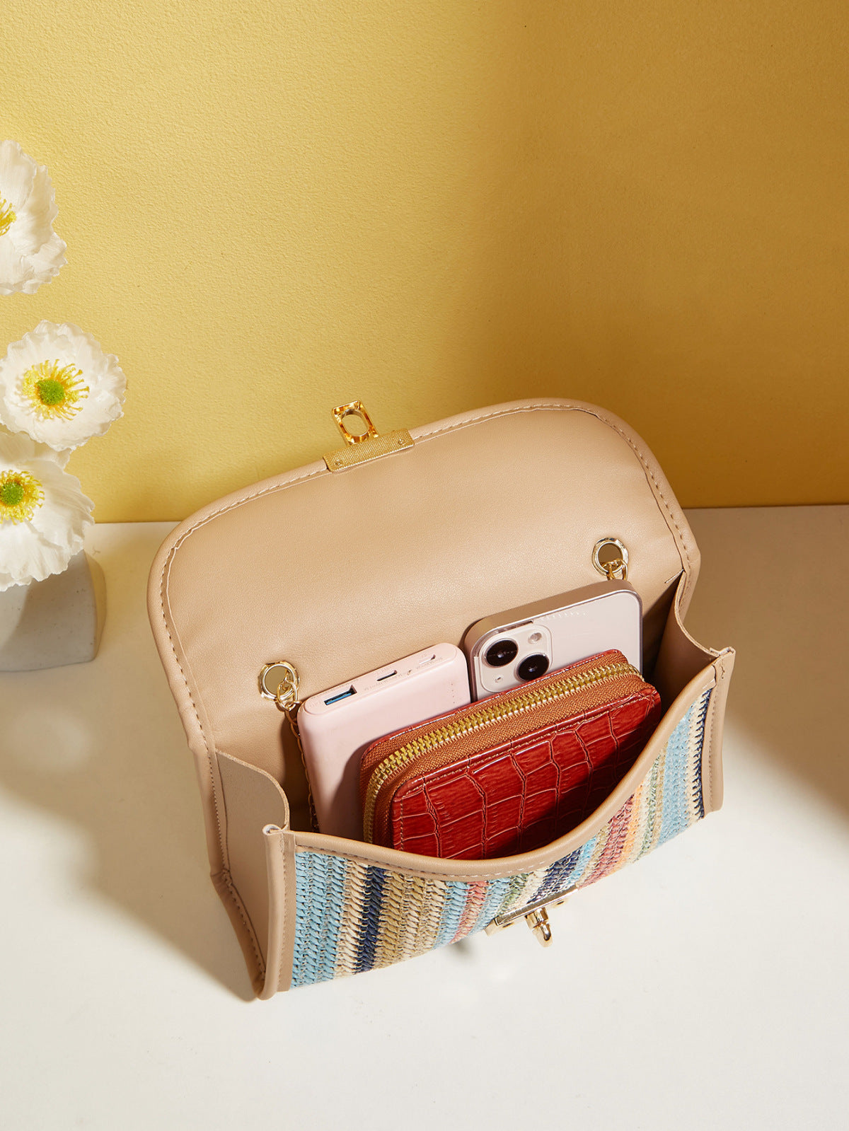 Sac à bandoulière carré à rabat tissé arc-en-ciel pour femme 