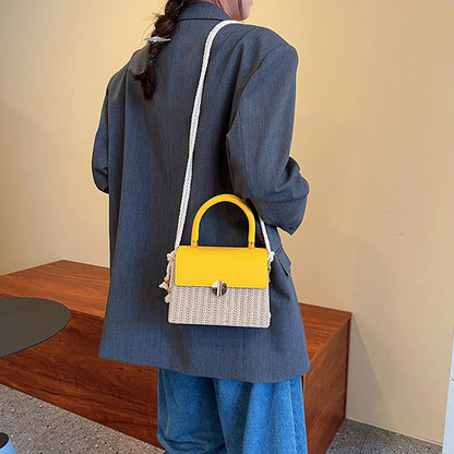 Sac à bandoulière carré en paille tissée à rabat pour femme, simple, avec poignée en corde de chanvre, pour l'été 