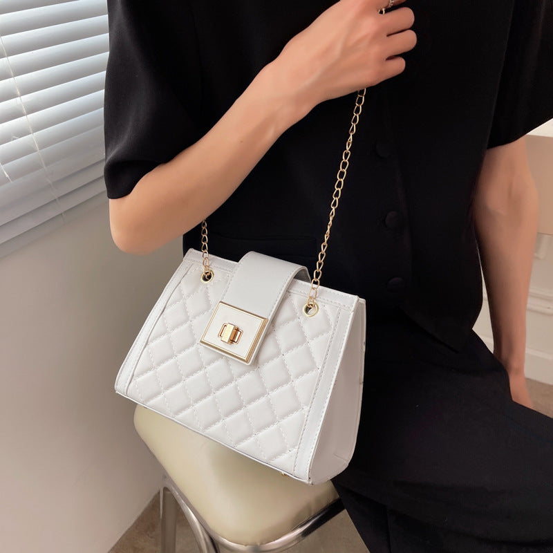 Women Fashionable Square Chain Crossbody Bag With Rhomboid Flap Lock