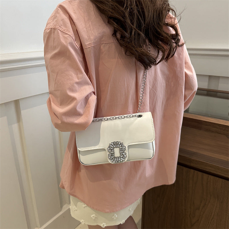 Sac à bandoulière carré élégant et tendance avec boucle en strass de couleur unie 