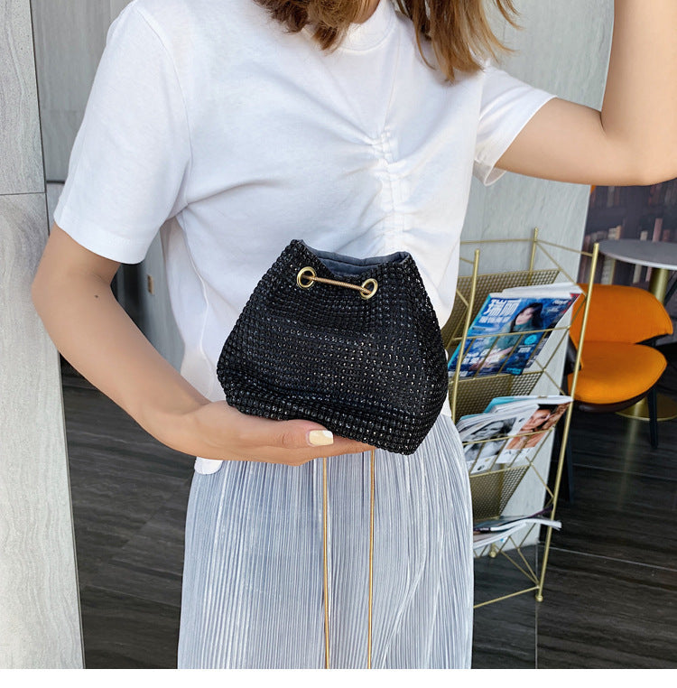Sac seau de fête tendance avec chaîne en strass 