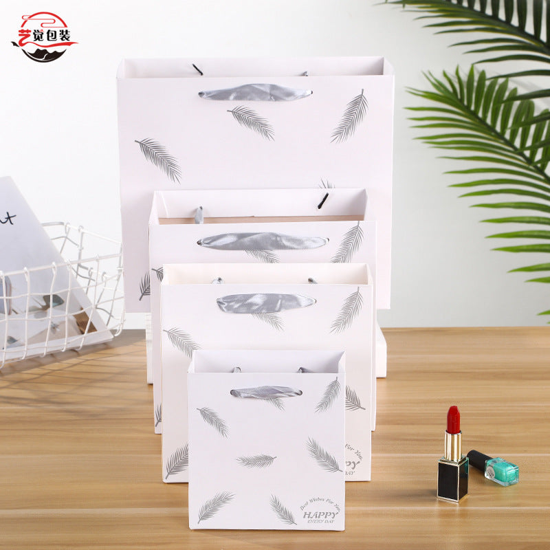 Sac en papier imprimé plumes tendance 