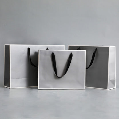 Sac d'emballage en papier gris argenté, simple et portable 