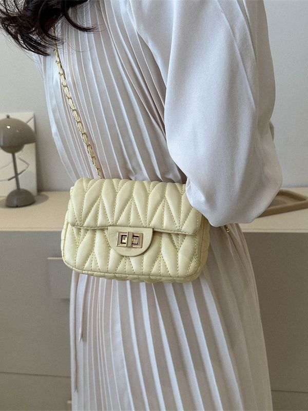 Sac bandoulière simple et tendance avec chaîne rhombique brodée 